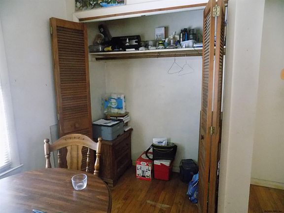 4th image of 694 E River Dr