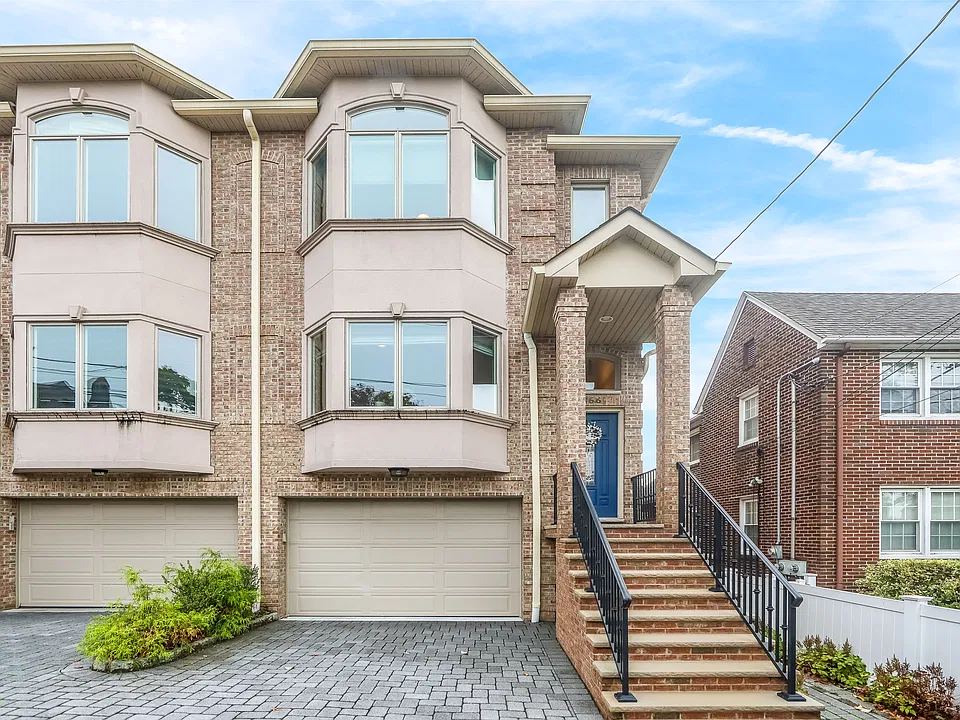 366 Aurora Ave