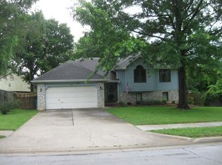 3132 S Meadowlark Ave, Springfield, MO 65807