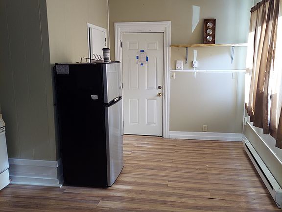 3rd image of 301 W Broad St APT 1A
