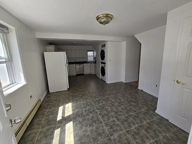132 Ontario Ave #B — Photo 5