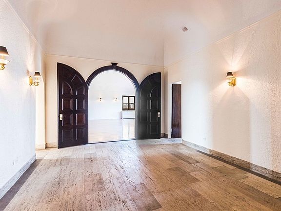 3rd image of 2728 Henry Hudson Pkwy Penthouse Aa