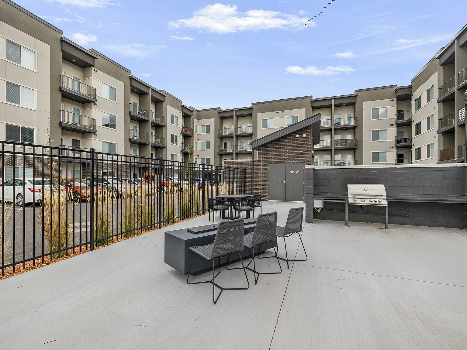 Riverwalk Apartments — Photo 4