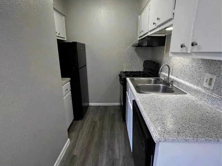 Fairway Apartments — Photo 8