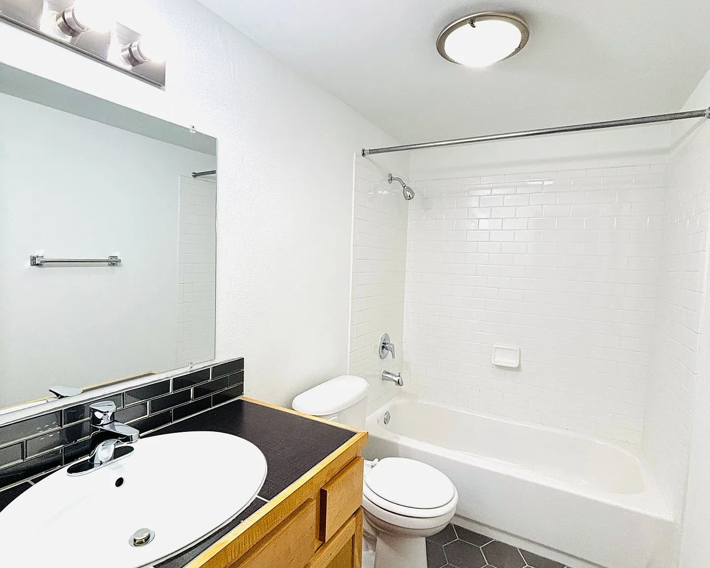 Antilles Apartments — Photo 4