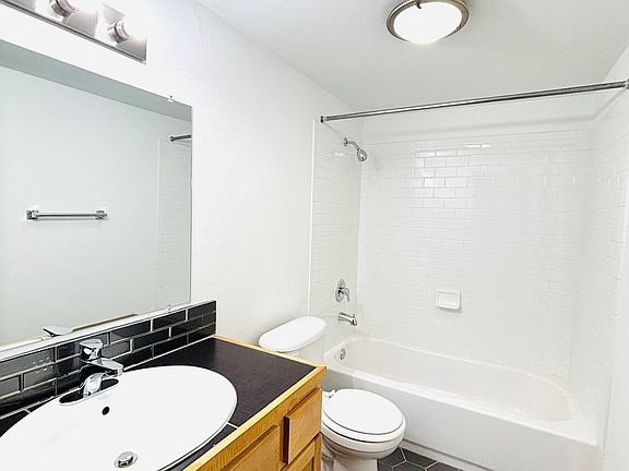 5th image of 2202 Enfield Rd #2B-1Ba-900Sqft