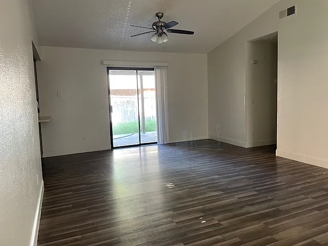 1025 Barnett Way #24 — Photo 2