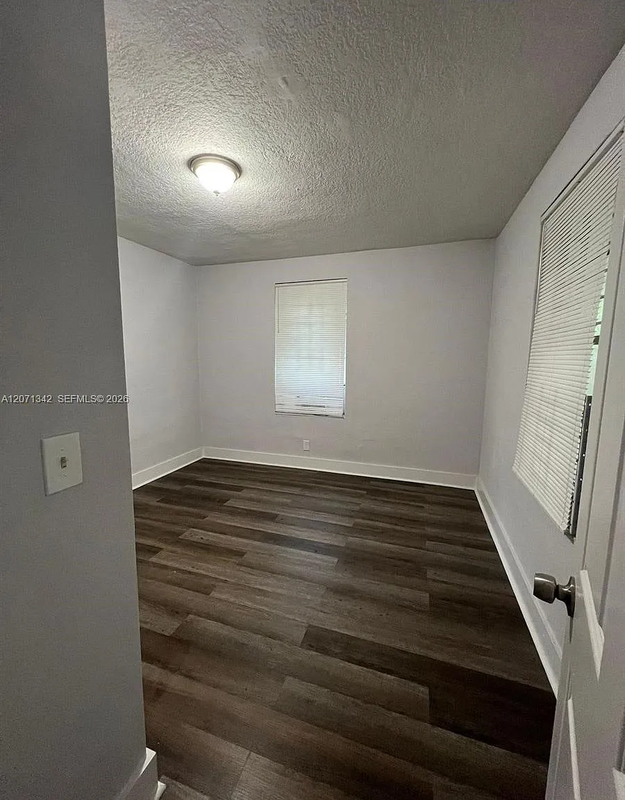 2 bed, 1.0 bath, 873 sqft, $950 — Photo 4