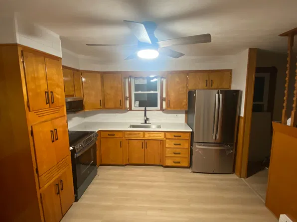 99 Lyons St, Springfield, MA 01151