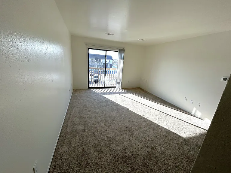Windsor Place Apartments — Photo 60