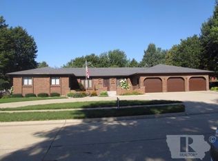 2329 Ashwood Dr, Carroll, IA 51401