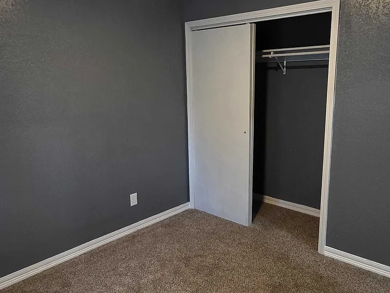 210 N Rowe St — Photo 17