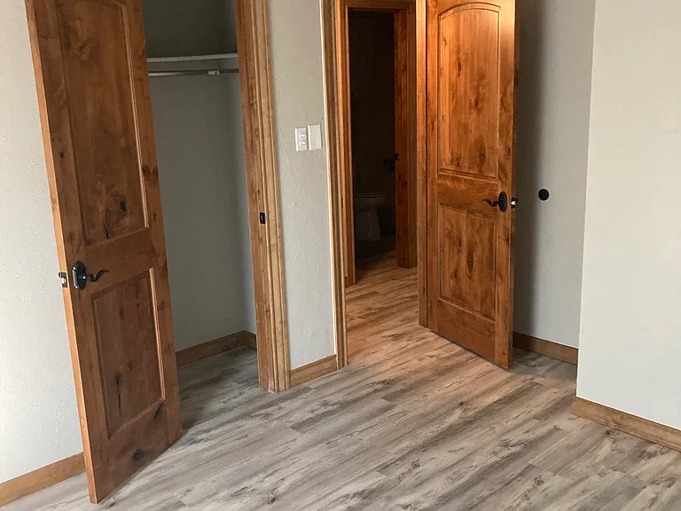 723 Valley View Dr — Photo 7