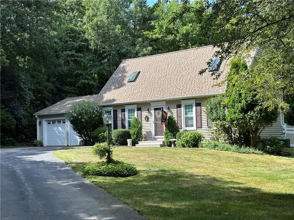 71 Dawn Marie Ct, North Kingstown, RI 02852