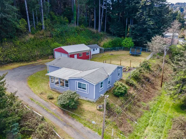 93014 Vista Del Rio Dr, Coos Bay, OR 97420