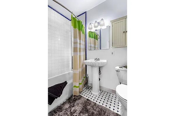 Sold by Warburg | media 6