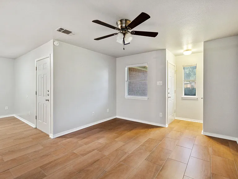 2907 Kestrel Dr — Photo 7