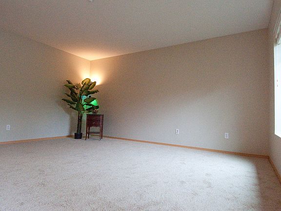 2nd image of 1905 24th Ave NE APT 104