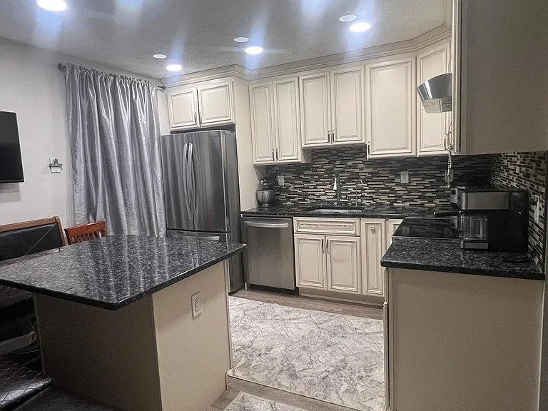 8548 Pine Run Ct — Photo 12