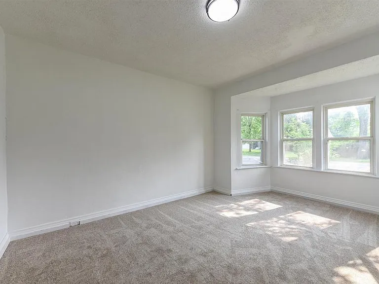 216 5th St SW — Photo 9