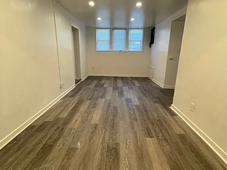 14800 E Vernor Hwy — Photo 4
