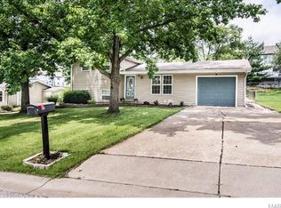 1521 Lincoln Dr, Saint Charles, MO 63303