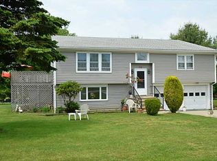 75 Trout Dr, Middletown, RI 02842