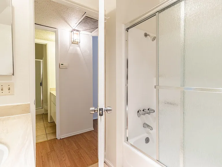 10845 Camarillo St — Photo 34