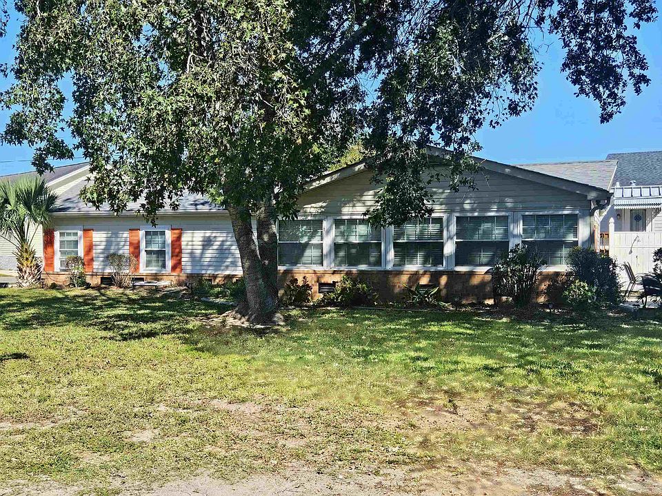 1st image of 204 Flamingo Ct.