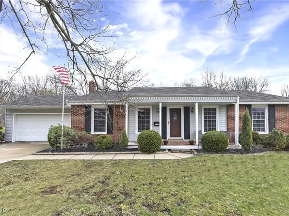 8435 Sunnydale Dr, Brecksville, OH 44141