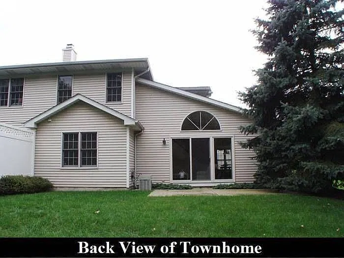 3 bed, 2.5 bath, 1650 sqft, $2,500 — Photo 3