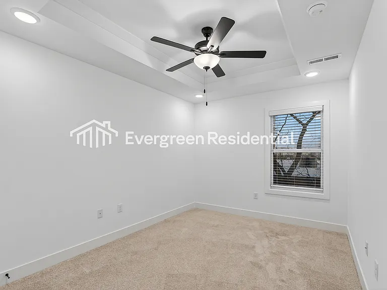 8229 N Berkley Ave — Photo 11