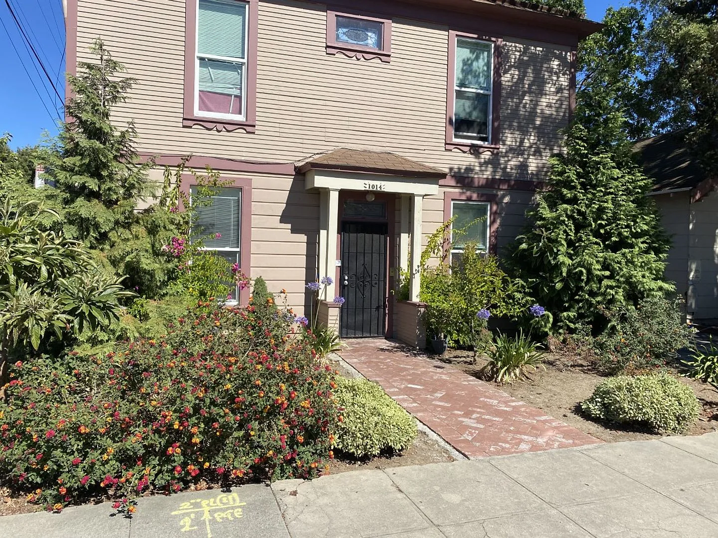 Lovely 1 Bedroom 1 Bath Apartment — Photo 1