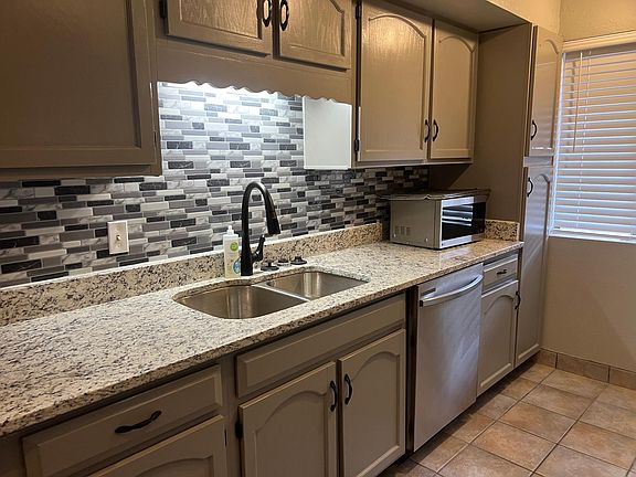 5th image of 1032 E Navajo St Unit 1032
