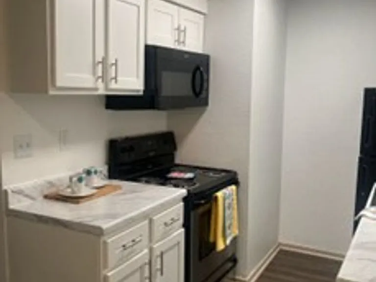Quail Hollow Apartments — Photo 22