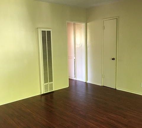 5th image of 609 W Bellevue Dr APT E