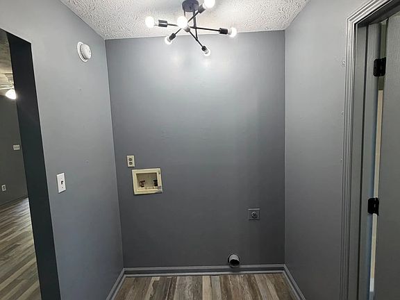 5th image of 150 W Robbins Rd