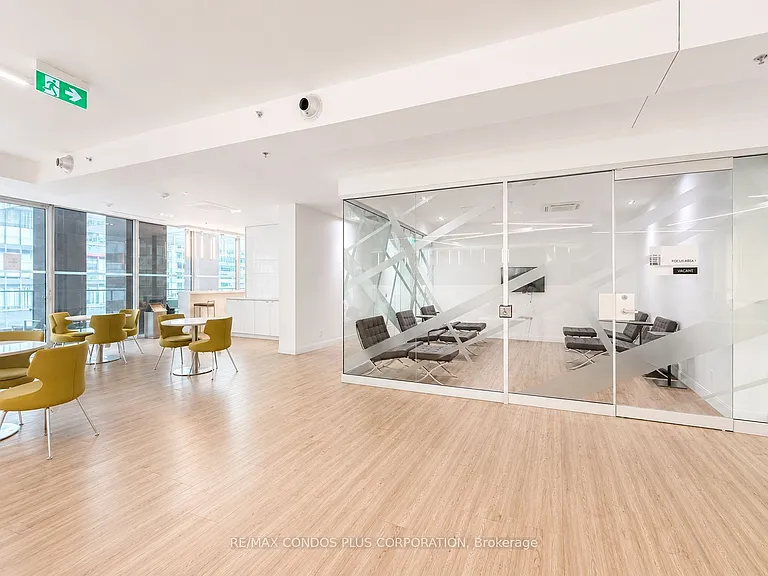 181 Dundas St E #2215 — Photo 24