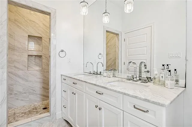 2527 Eagle St — Photo 14