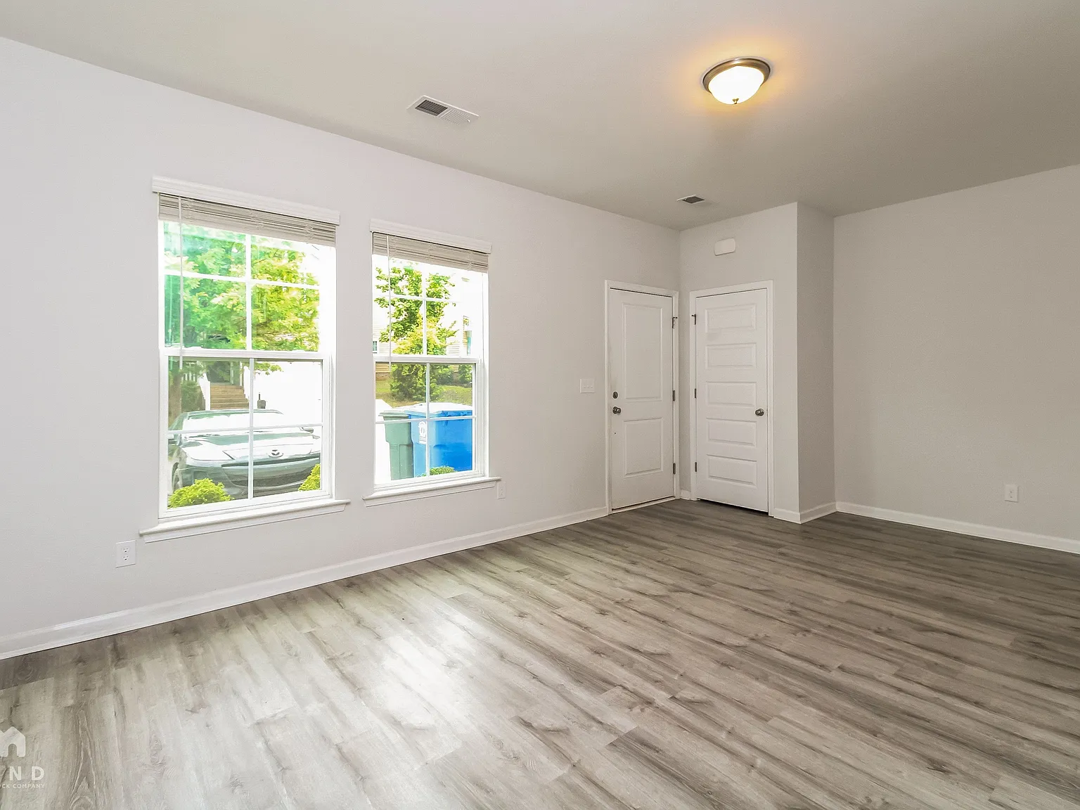 3 bed, 2.5 bath, 1288 sqft, $2,099 — Photo 2