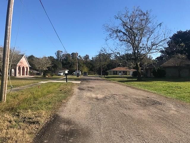 2nd image of 3234 Sabine St