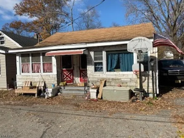 22 Diamond Dr, Lake Hopatcong, NJ 07849