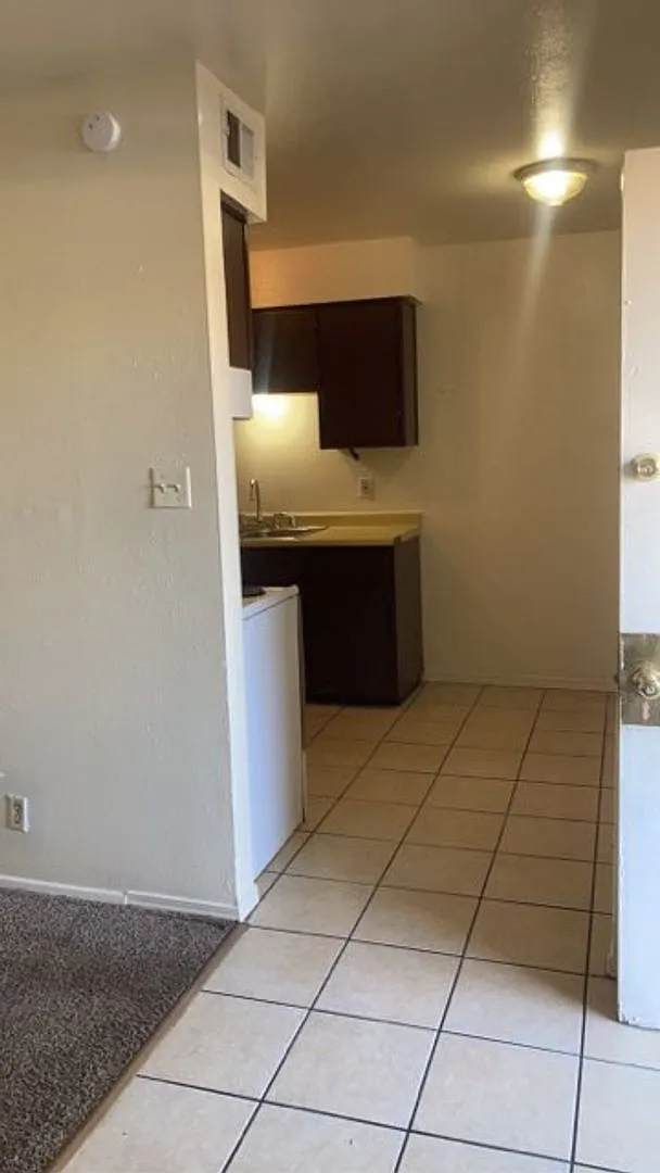 Available soon !! 2BR, 1 Bath Unit at Phoenix and Chelwood — Photo 4