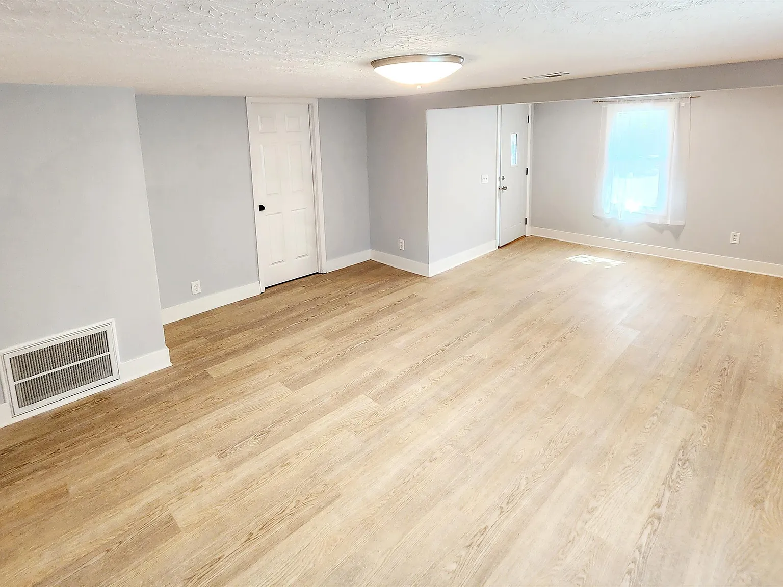 213 Starlight Dr - 1 — Photo 4