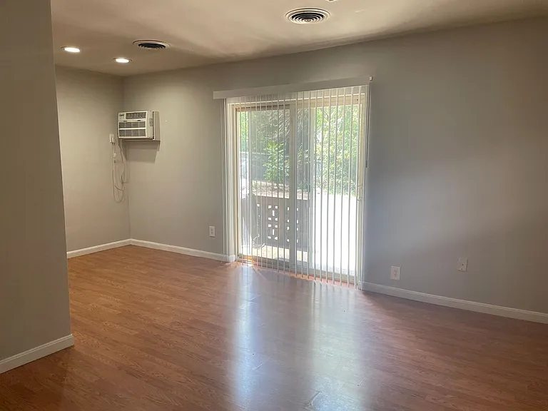545 Lowell Ave — Photo 17