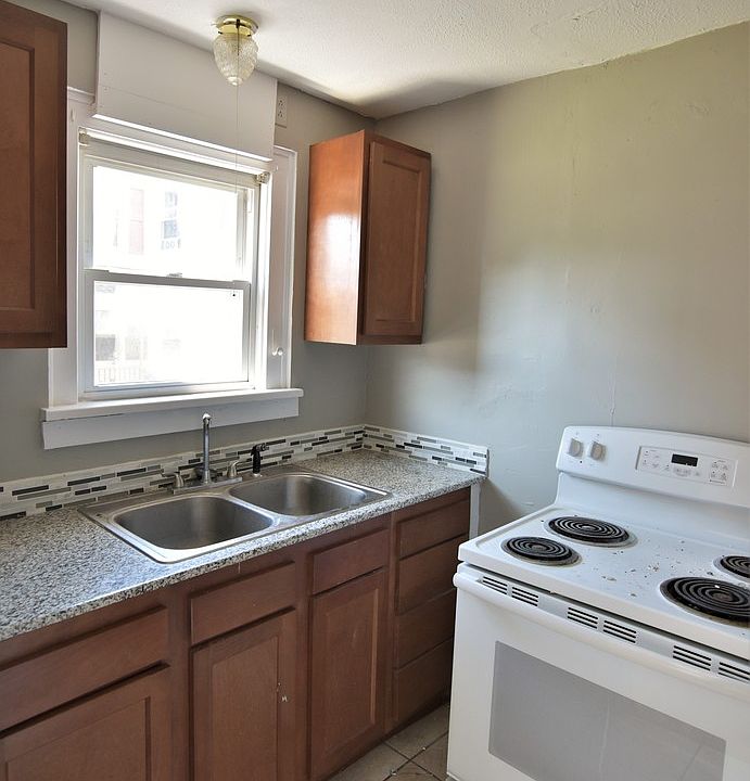 1st image of 8 Lincoln Ave APT 1W