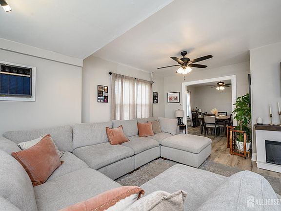 4th image of 29 Tice Ave