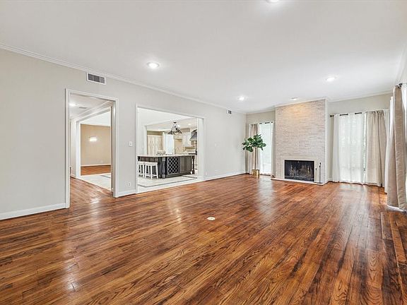 4th image of 7924 Woodway Dr