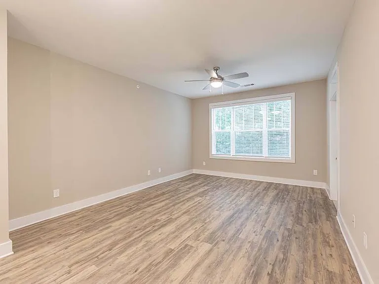 Foxwood Apartments — Photo 103