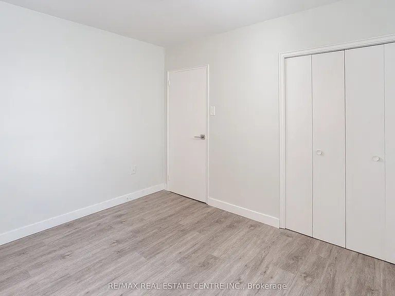 371 Lakeshore Rd W #504 — Photo 8